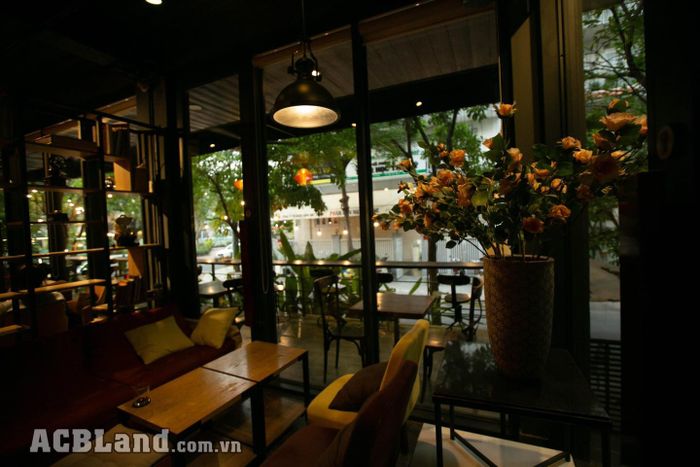 Không gian hoài cổ đầy chất nghệ thuật tại Rosso Coffee & Juice