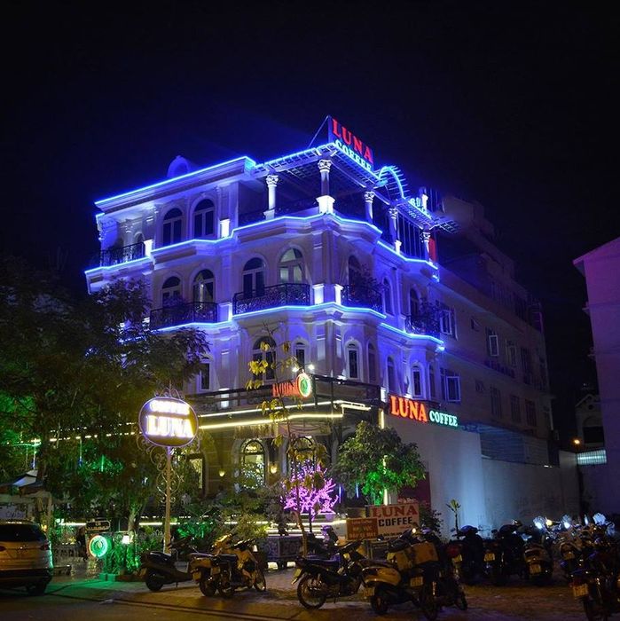 Không gian sang trọng tại Luna Coffee