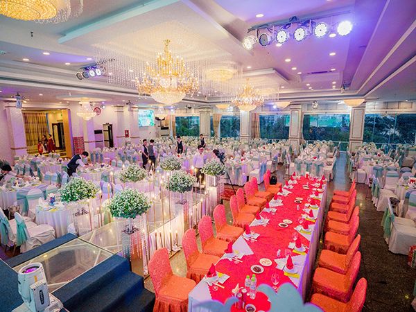 Tiệc cưới lộng lẫy trong khung cảnh sang trọng tại Hoàng Yến Hotel