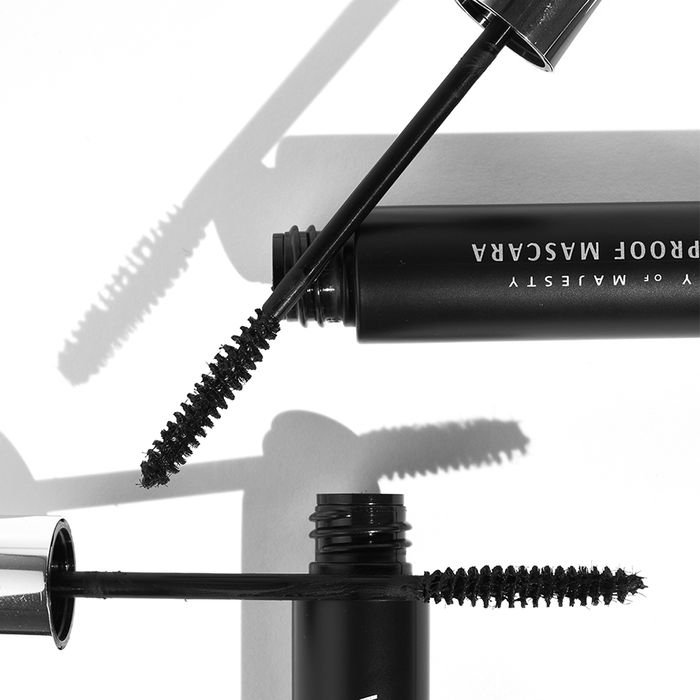 Hình ảnh minh họa hiệu ứng B.O.M Wonderproof Mascara khi sử dụng