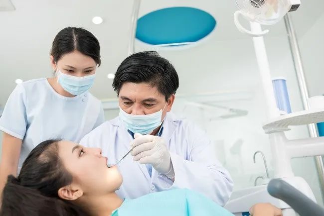 Hình ảnh 2 về Nha khoa Vạn Hạnh Bình Thuận - Quy trình điều trị chuyên nghiệp và phòng khám tiêu chuẩn 5 sao.