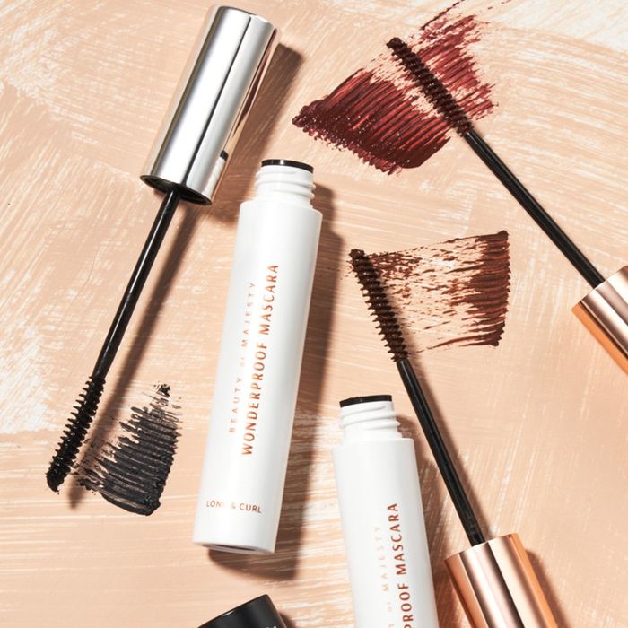 Hình ảnh thực tế B.O.M Wonderproof Mascara - góc chụp cận cảnh sản phẩm