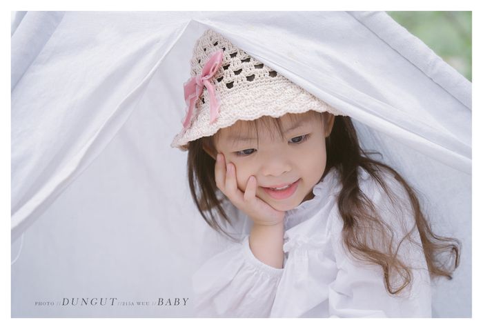 Dũng Út Studio - Tác phẩm nghệ thuật số 2: Ánh mắt tuổi thơ