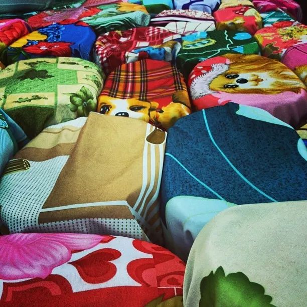 Những sạp vải đầy màu sắc tại Chợ Bàn Cờ