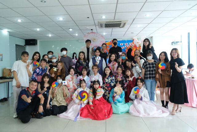 Hình ảnh Trường Cao đẳng Việt Mỹ - Góc nhìn chân thực về ngôi trường với kiến trúc hiện đại, không gian học tập lý tưởng cho sinh viên.