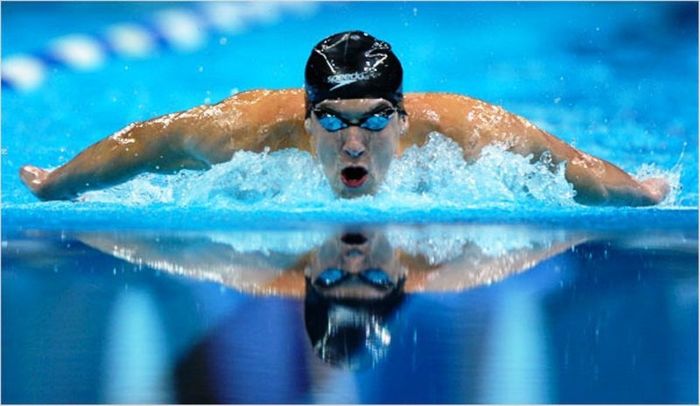 Khoảnh khắc vàng - Michael Phelps chạm thành trong ánh hào quang