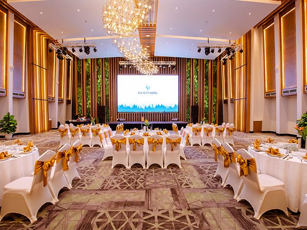 Hình ảnh không gian hội nghị và tiệc cưới sang trọng tại FLC Beach Hotel - nơi tổ chức những sự kiện đẳng cấp
