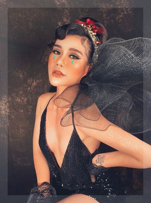 Tác phẩm thứ hai - Sự kết hợp hoàn hảo giữa màu sắc và đường nét