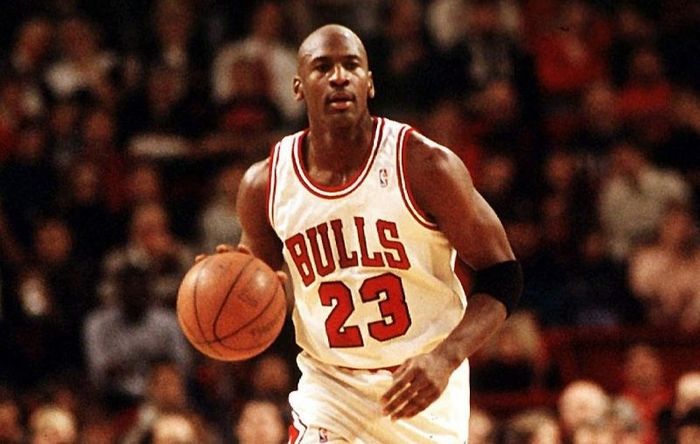 Khoảnh khắc vàng của Michael Jordan trên sân đấu