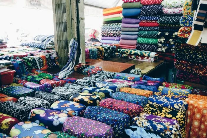 Không gian rực rỡ sắc màu tại chợ vải Soái Kình Lâm