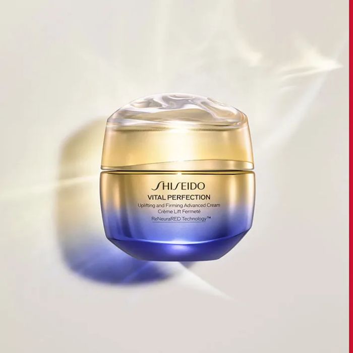 Hình ảnh mỹ phẩm Shiseido số 2 – sự hòa quyện tinh tế giữa truyền thống và công nghệ tiên tiến, mang lại vẻ đẹp rạng ngời cho làn da.
