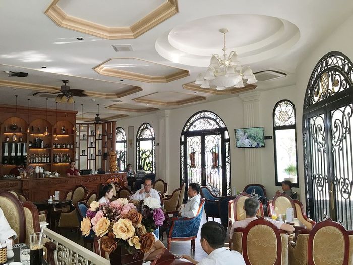 Góc thư giãn đầy nghệ thuật tại Luna Coffee