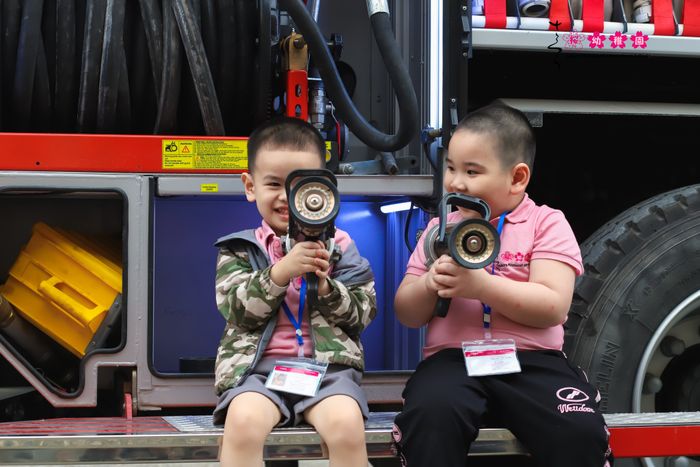 Khoảnh khắc vui học đầy cảm hứng của các bé tại Sakura Montessori Hạ Long