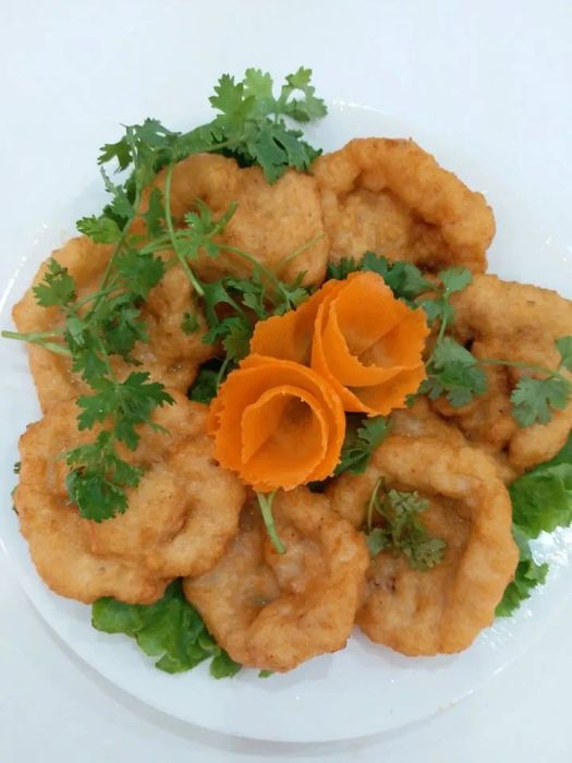 Hình ảnh chả mực Hiền Nhung vàng ươm hấp dẫn