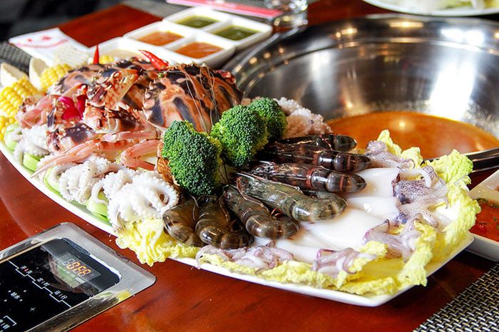 Không gian sang trọng với view Hồ Tây tại Lẩu Sauna Cường Thịnh (Ảnh 1)