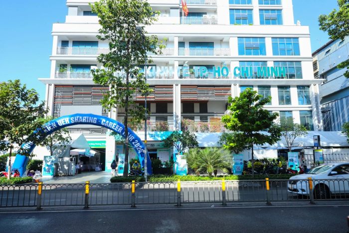Trường Đại học Kinh tế TP.HCM ảnh 1