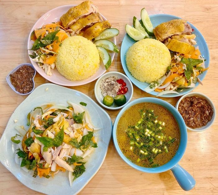 Cơm gà Đà Nẵng vàng ươm hấp dẫn (Nguồn: Internet)