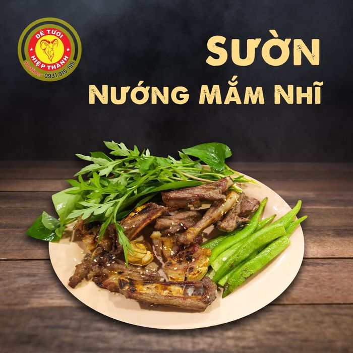 Sườn nướng mắm nhĩ thơm lừng, da giòn rụm, thịt mềm ngọt, hấp dẫn thực khách ngay từ lần đầu thưởng thức.
