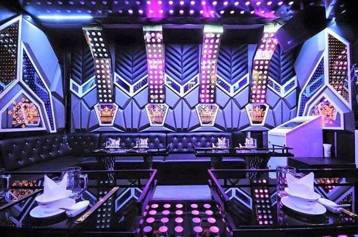 Hình ảnh không gian sang trọng tại Karaoke Crown