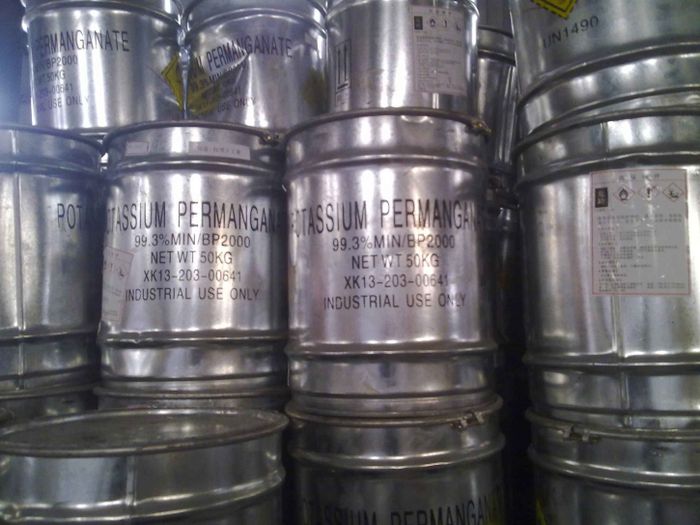 Tinh thể bạc nitrat dễ bị phân hủy khi tiếp xúc tia UV - Hình minh họa 1