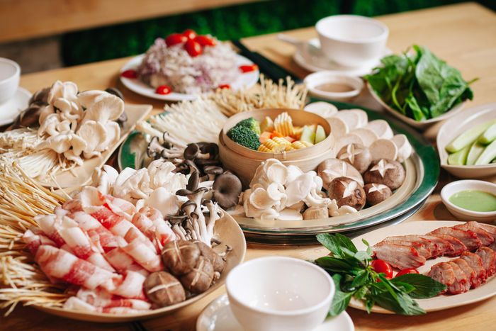 Không gian ấm cúng với view Hồ Tây tại Lẩu Sauna Cường Thịnh (Ảnh 3)