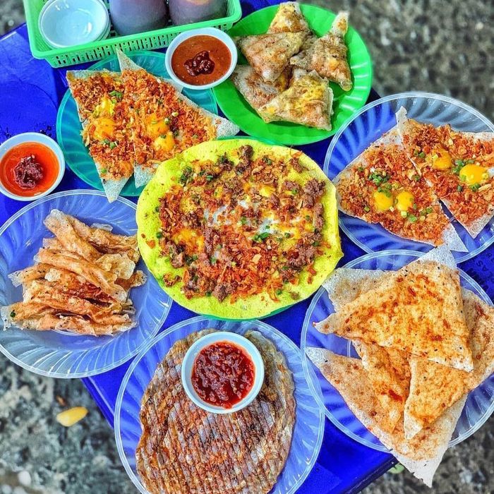 Bánh tráng kẹp Đà Nẵng - Món ngon đường phố đầy màu sắc (Nguồn: Internet)