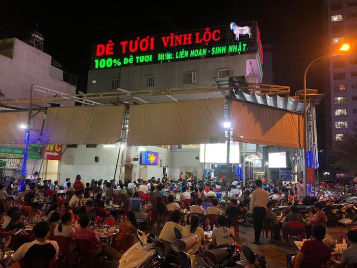 Dê tươi Vĩnh Lộc tươi ngon, đảm bảo chất lượng, luôn là sự lựa chọn hàng đầu cho những ai yêu thích thịt dê.