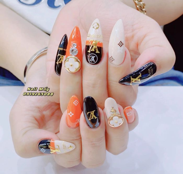 Bộ sưu tập nail đính đá sang trọng tại Nail Mấy