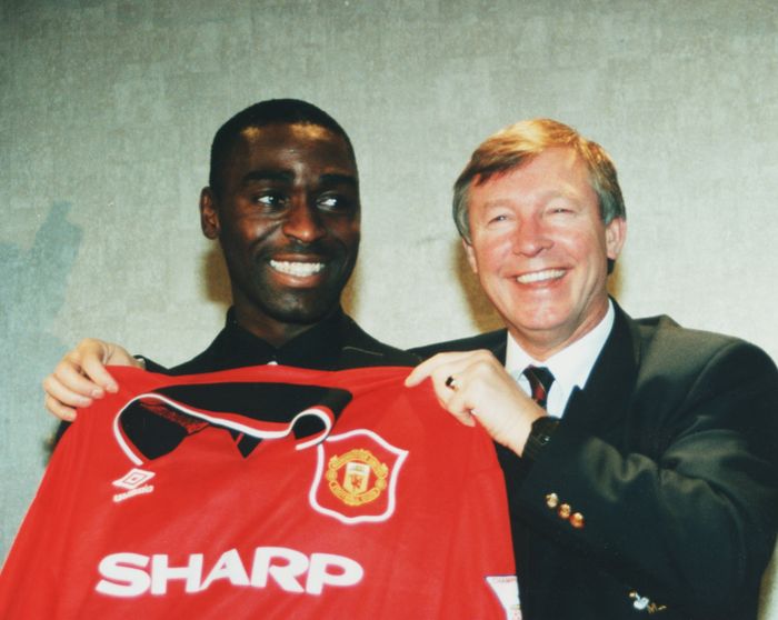 Sir Alex Ferguson hạnh phúc chào đón Andy Cole gia nhập Quỷ đỏ (ảnh)