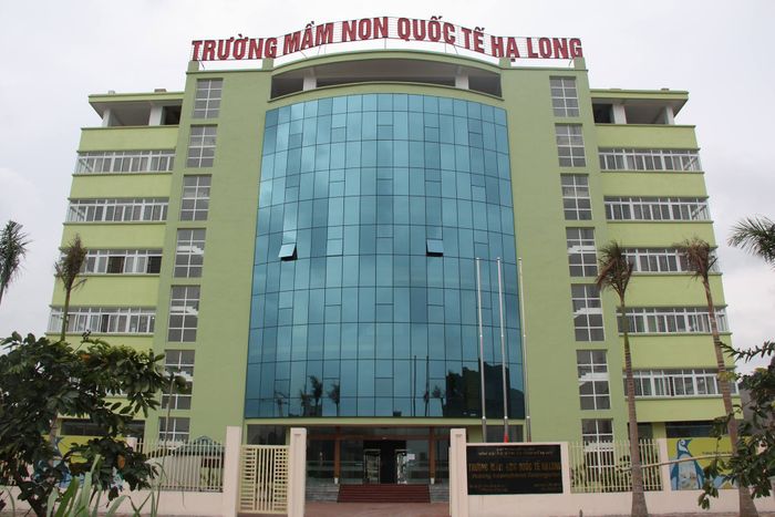 Hình ảnh khuôn viên xanh mát tại Trường Mầm non Quốc tế Hạ Long