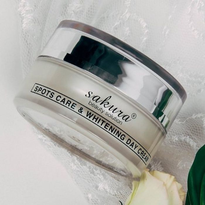 Sakura Spot Care & Whitening Day Cream - Kem trị nám đa năng (Ảnh minh họa 2)