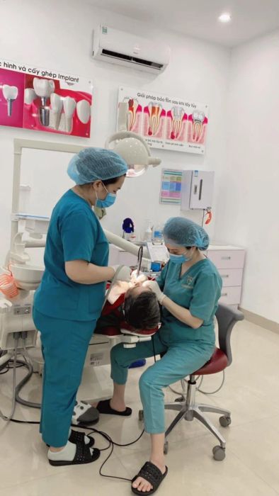 Hình ảnh đội ngũ bác sĩ chuyên gia tại Nha Khoa Á Đông