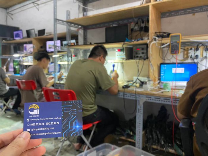 Không gian làm việc chuyên nghiệp tại Gia Nguyễn Laptop