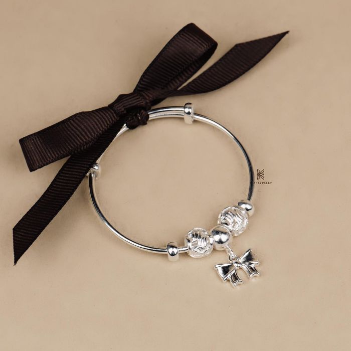 Không gian trưng bày hiện đại tại KaT Jewelry