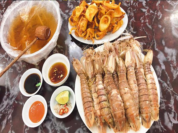 Bữa tiệc hải sản thịnh soạn tại Nhà Hàng 999
