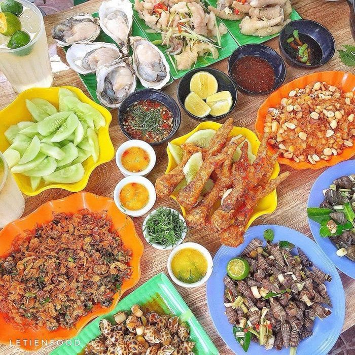Không Gian Ấm Cúng Đặc Trưng Tại Ốc Xóm 7 (Ảnh 2)