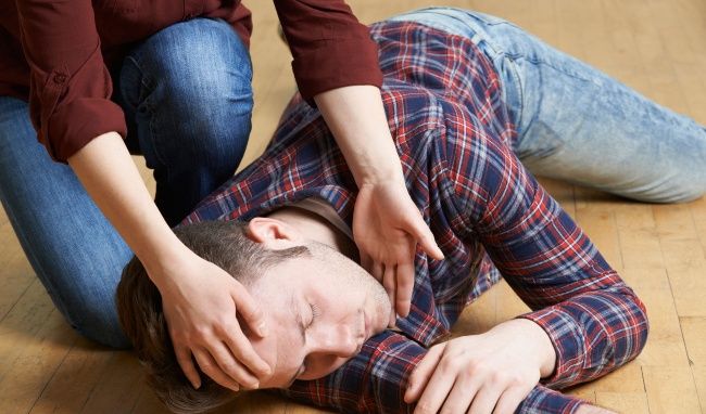 Hình ảnh TS.BS Nguyễn Anh Tuấn tại phòng khám - Vị bác sĩ tận tâm với nghề