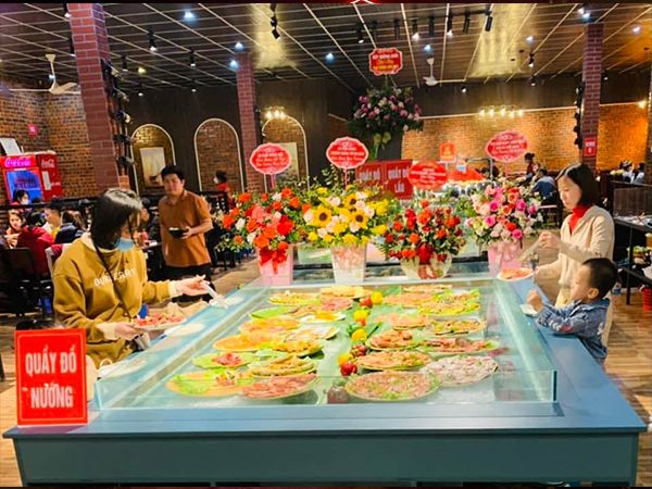 Bữa tiệc buffet hấp dẫn tại Nhà hàng Mộc