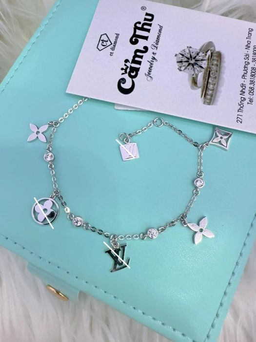 Không gian sang trọng tại Cẩm Thu Diamond & Jewelry
