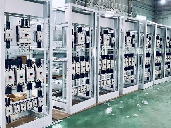Hình ảnh hệ thống tủ điện tự động hóa của Phúc Thịnh