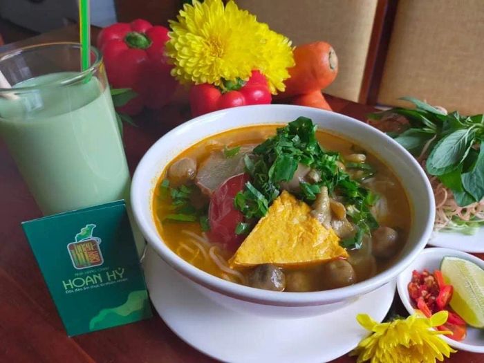 Góc thưởng trà thanh tịnh tại Hoan Hỷ