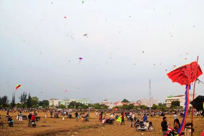 Bầu trời diều rực rỡ tại Giếng Nước, Hóc Môn