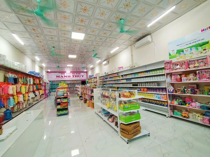 Các sản phẩm chất lượng được bày bán tại Shop Mẹ & Bé Mạnh Thúy