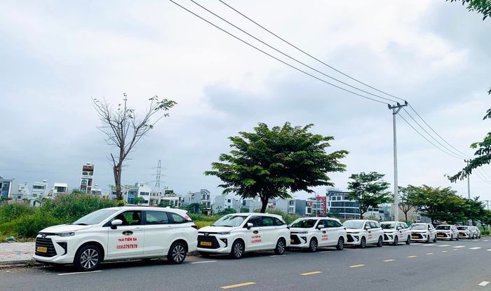 Hình ảnh đội xe Taxi Tiên Sa trên đường phố Đà Nẵng