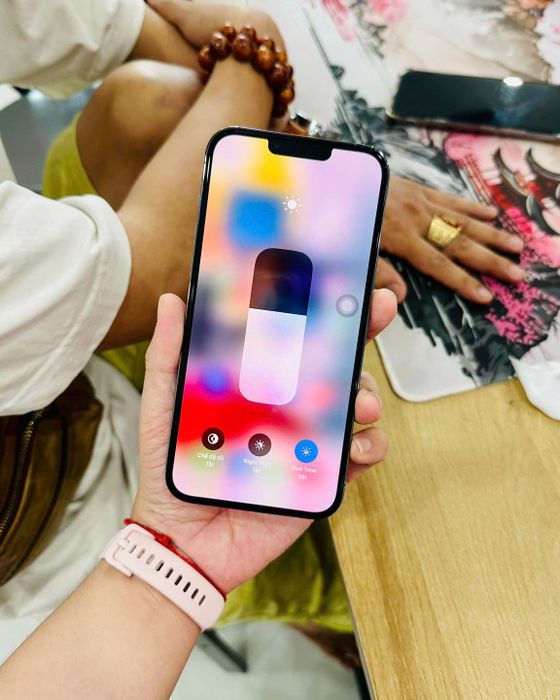 Quy trình thay màn hình iPhone chuẩn tại MR. CẦU