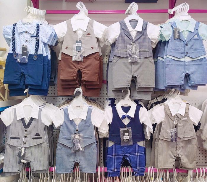 Không gian mua sắm sang trọng tại Shop Jim Tồ