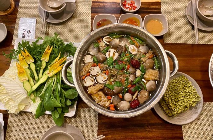 Không gian xanh mát tại Nhà Hàng Chay Mộc Nhiên