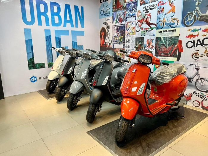 Không gian trưng bày sang trọng tại Piaggio Vespa Công Anh