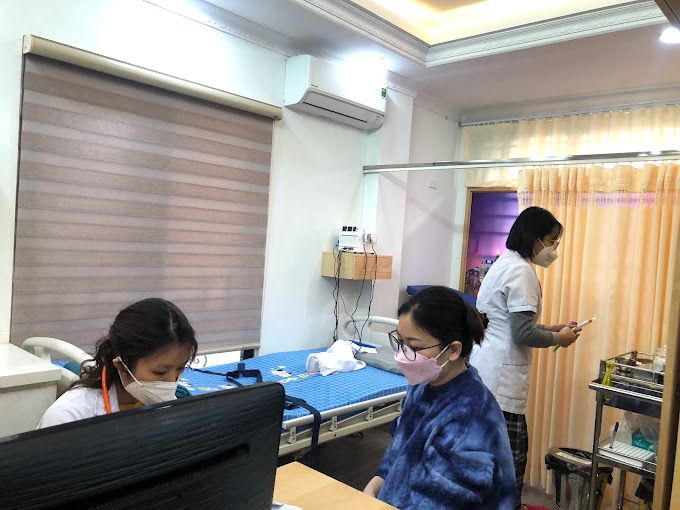 Hình ảnh đội ngũ bác sĩ chuyên môn cao tại phòng khám