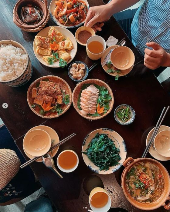 Hình ảnh sống động tại Cơm Nhà Chuồn Chuồn Kim số 3